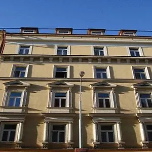 Easy Journey *** Praag